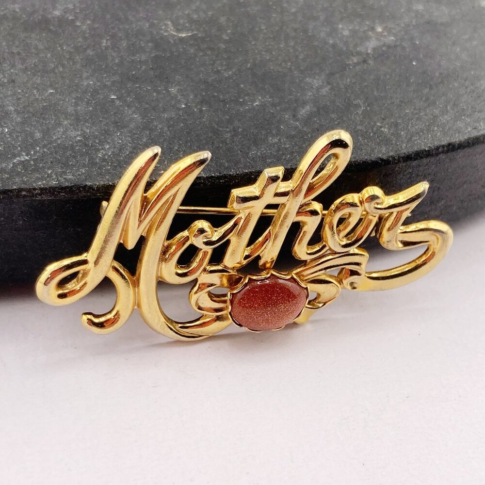 VINTAGE Gold tone metal and goldstone Mother name brooch 1940s 1950s jewelry pin